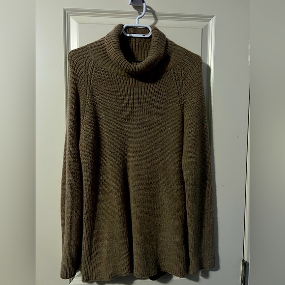 Club Monaco turtle neck - Picture 1 of 1